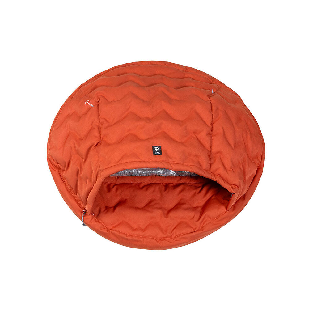 pyöreä "luolamainen" koiran makuupussi, joka on väriltään poltettu oranssi. sivussa vetoketju avaamista varten