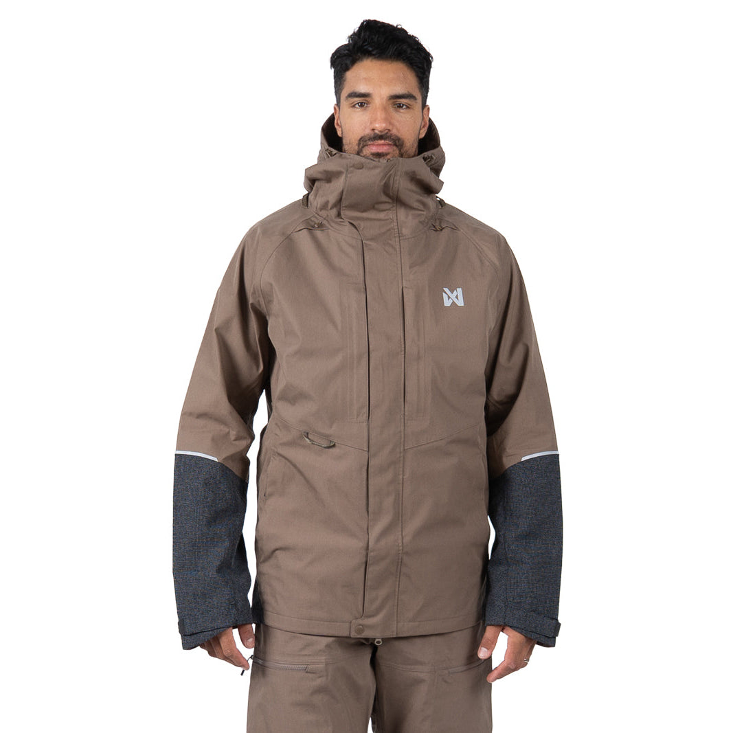 miehellä on päällään non-stop dogwear arctic shell kuoritakki värissä ruskea